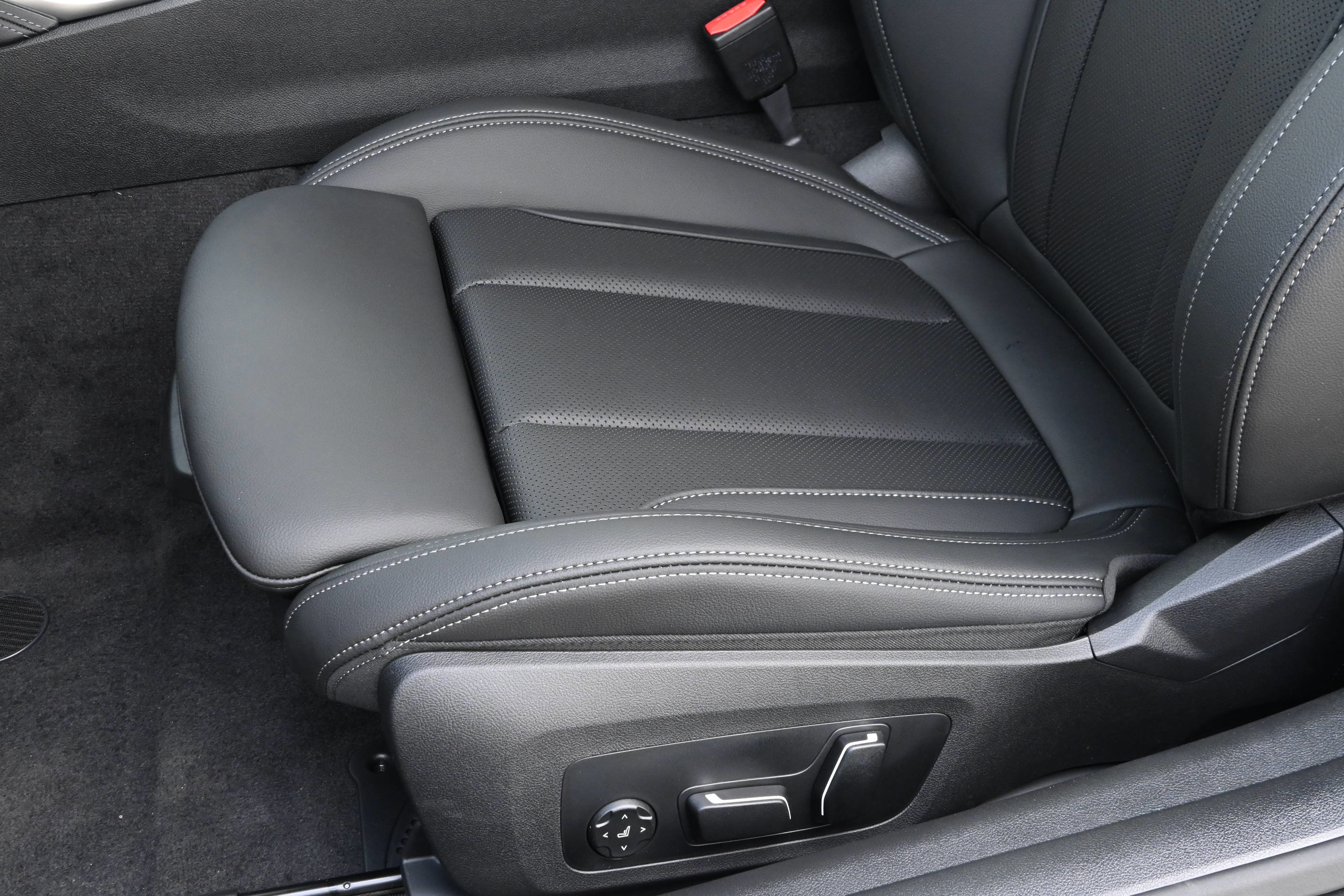 New 2026 BMW M440i Convertible image 26