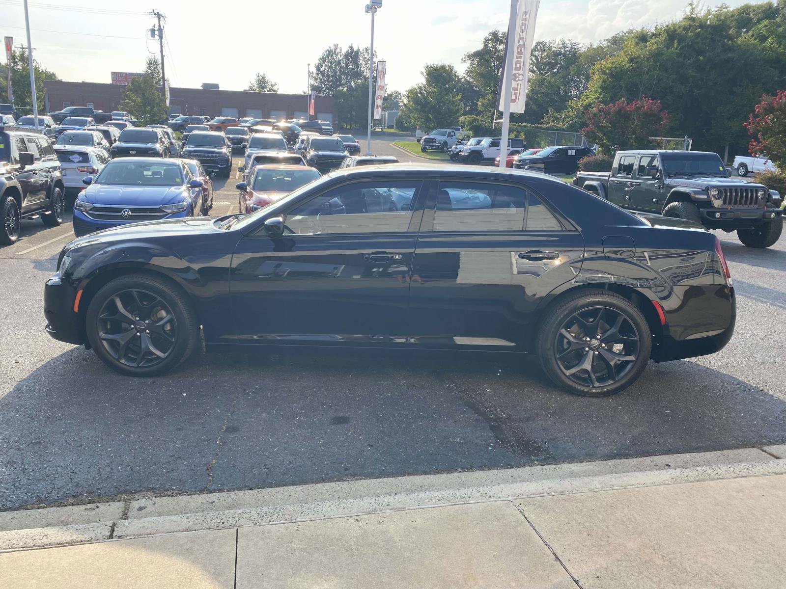 Used 2021 Chrysler 300 Touring w/ Sport Appearance Package RWD image 6