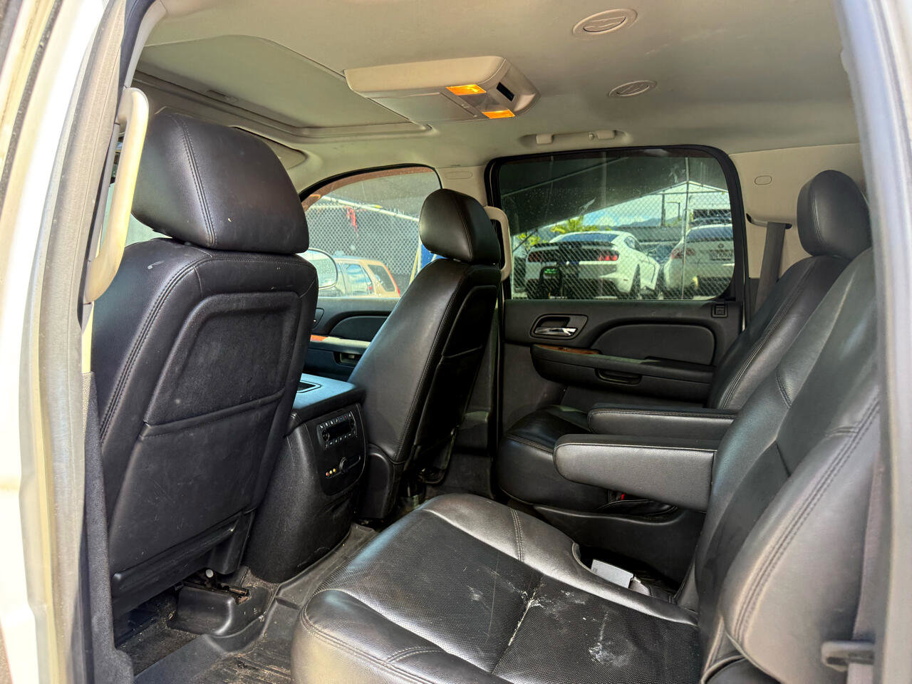 Used 2012 Chevrolet Suburban LTZ image 7