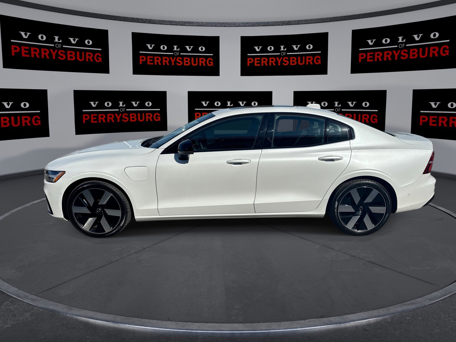 Used 2024 Volvo S60 T8 Plus w/ Climate Package image 5