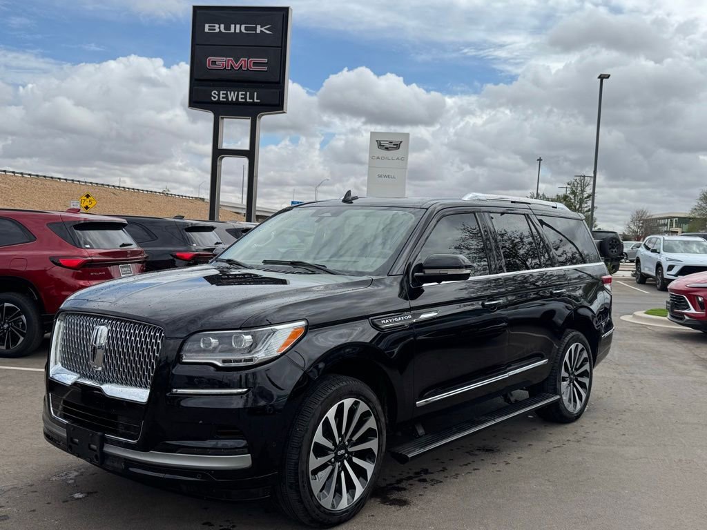 Used 2024 Lincoln Navigator Reserve image 1