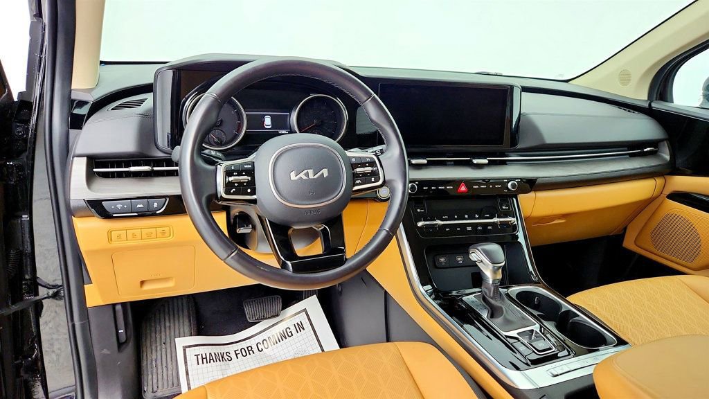 Used 2024 Kia Carnival EX image 12