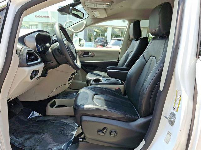 Certified 2022 Chrysler Pacifica Touring-L FWD image 14