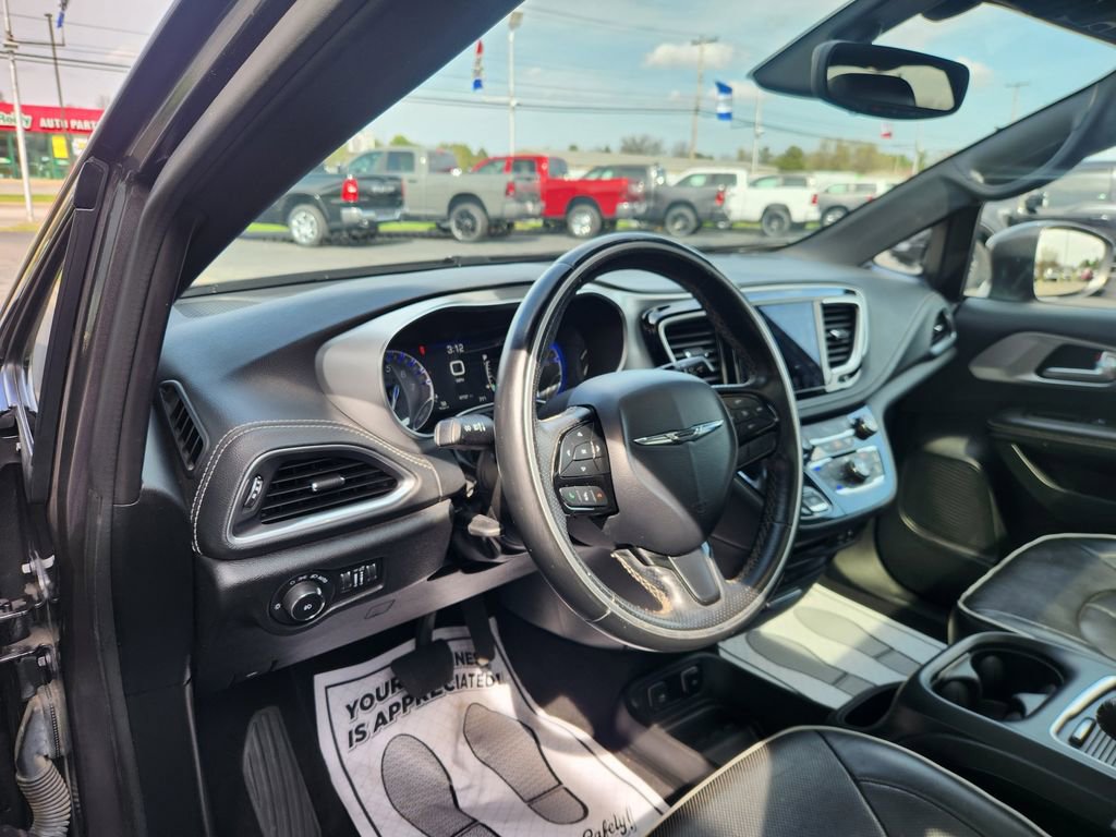 Used 2018 Chrysler Pacifica Limited w/ S Appearance Package image 22