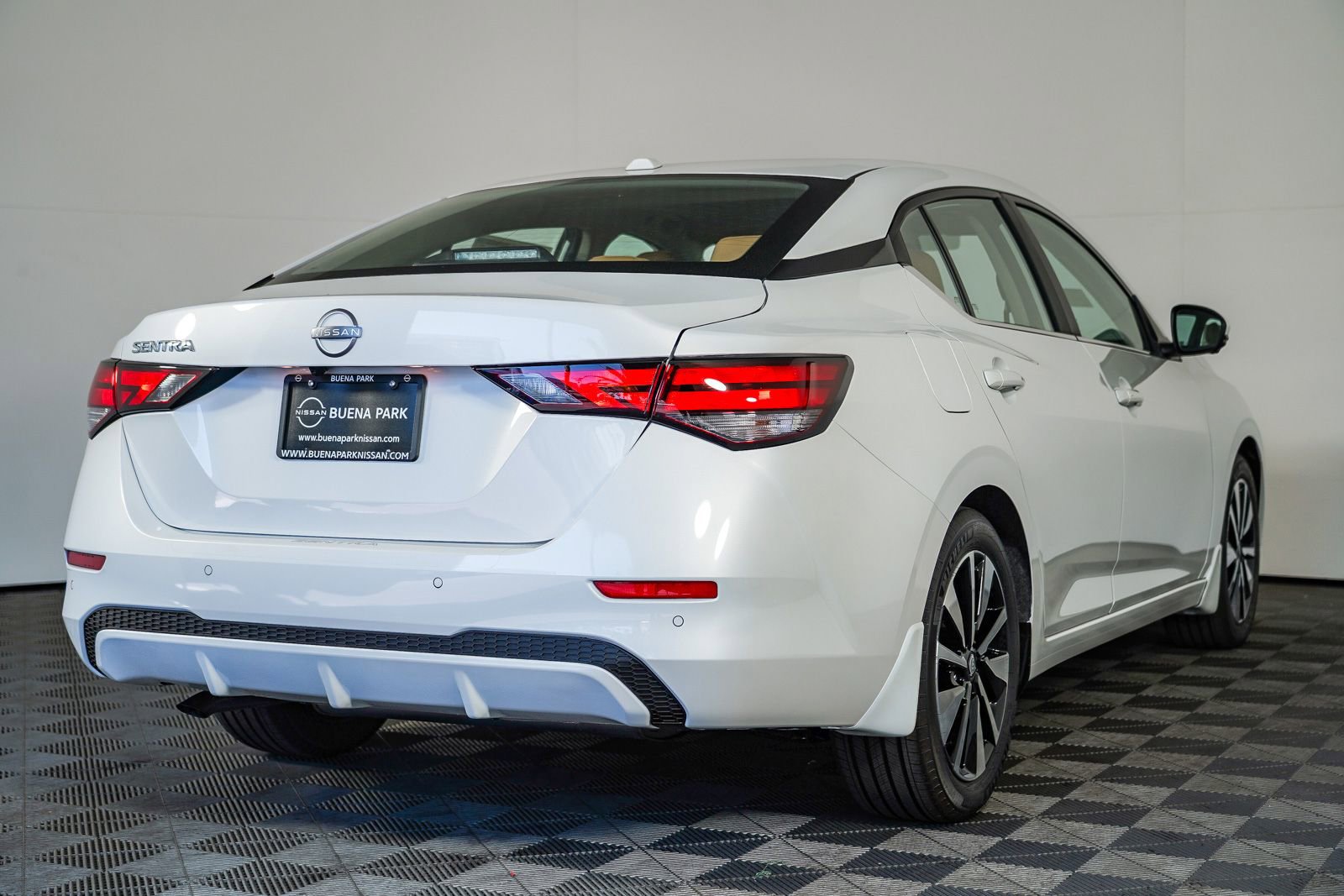 Used 2025 Nissan Sentra SV w/ SV Premium Package image 6