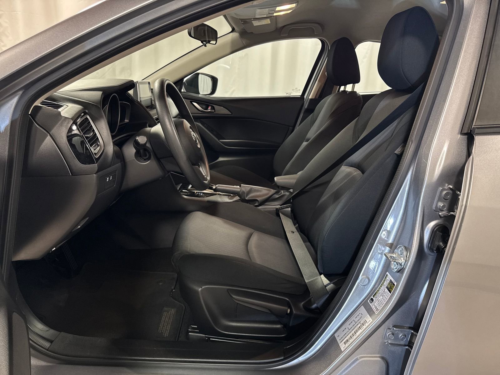 Used 2015 MAZDA MAZDA3 i Sport image 3