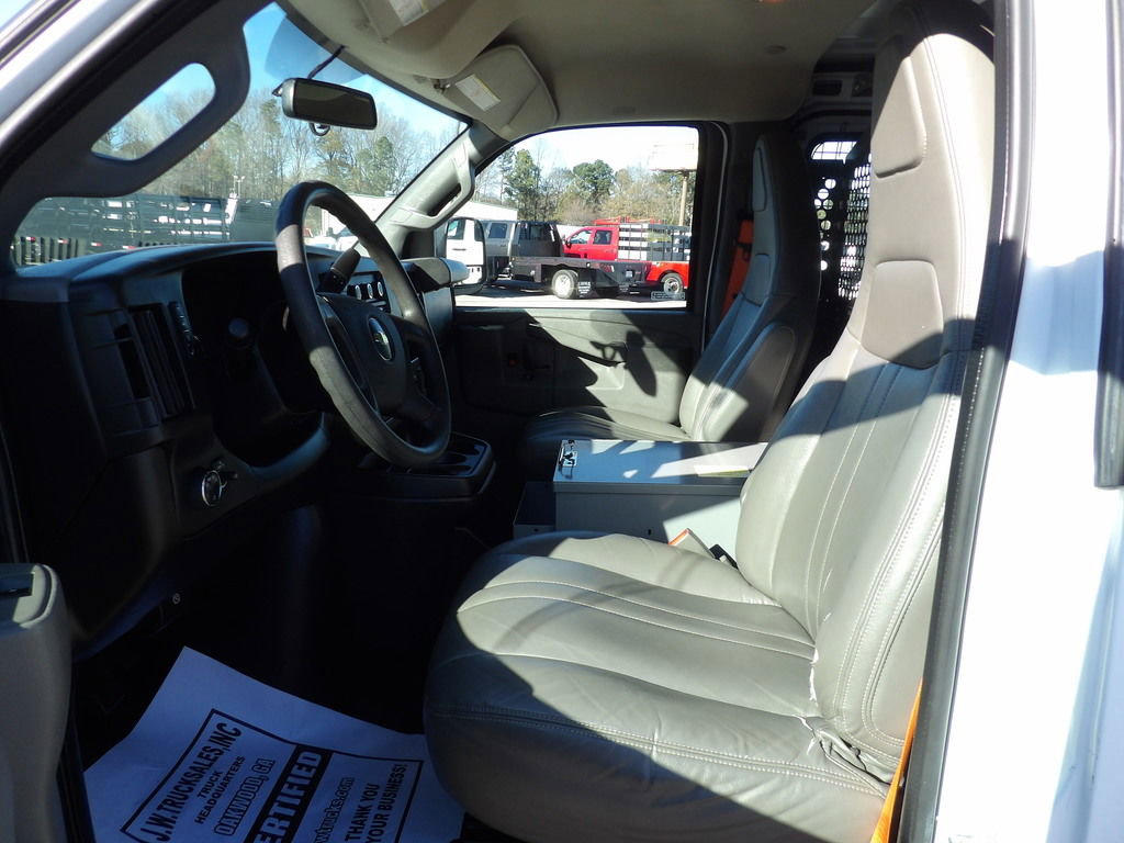 Used 2017 Chevrolet Express 2500 image 17