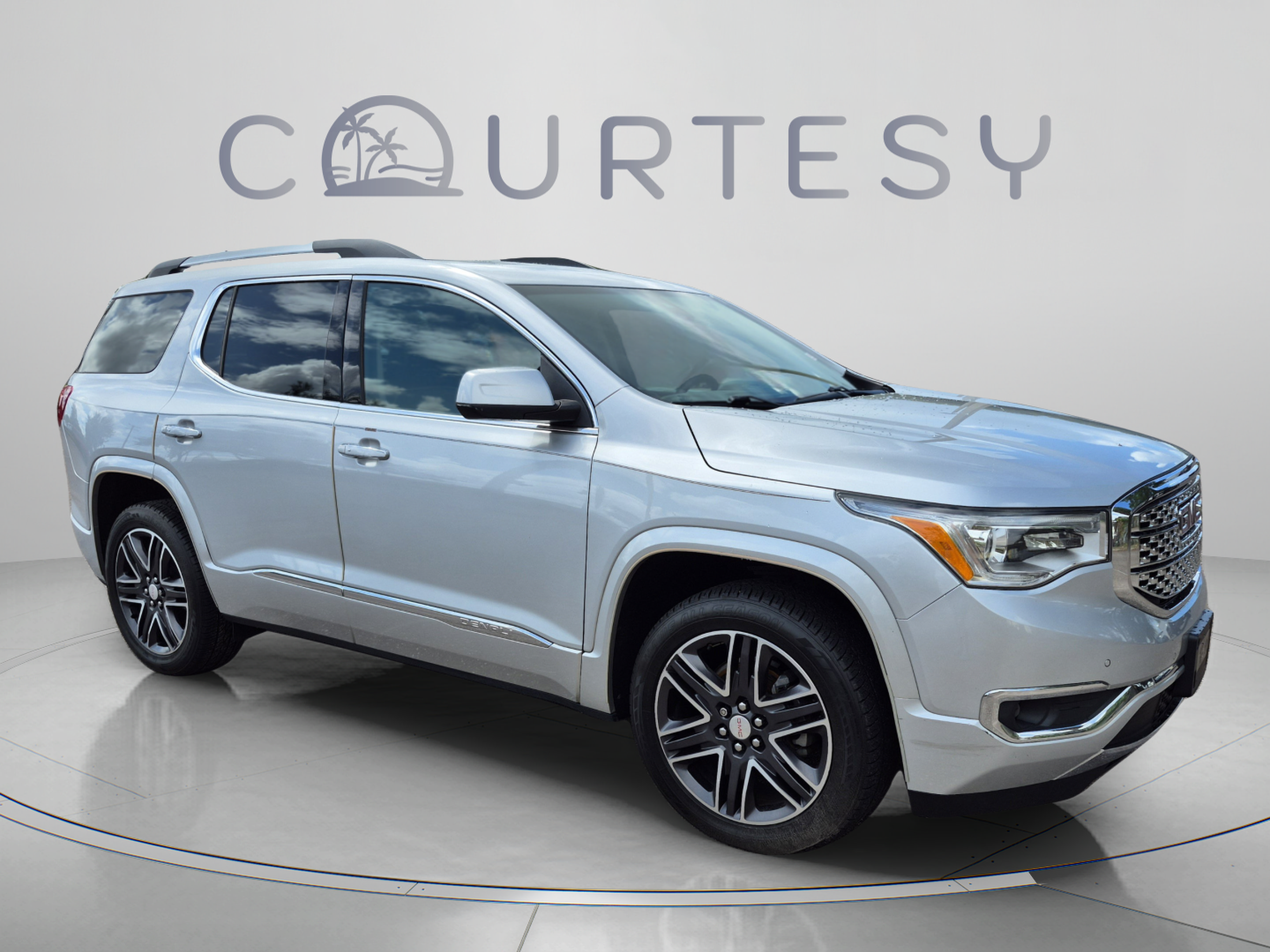 Used 2017 GMC Acadia Denali w/ Technology Package FWD image 7