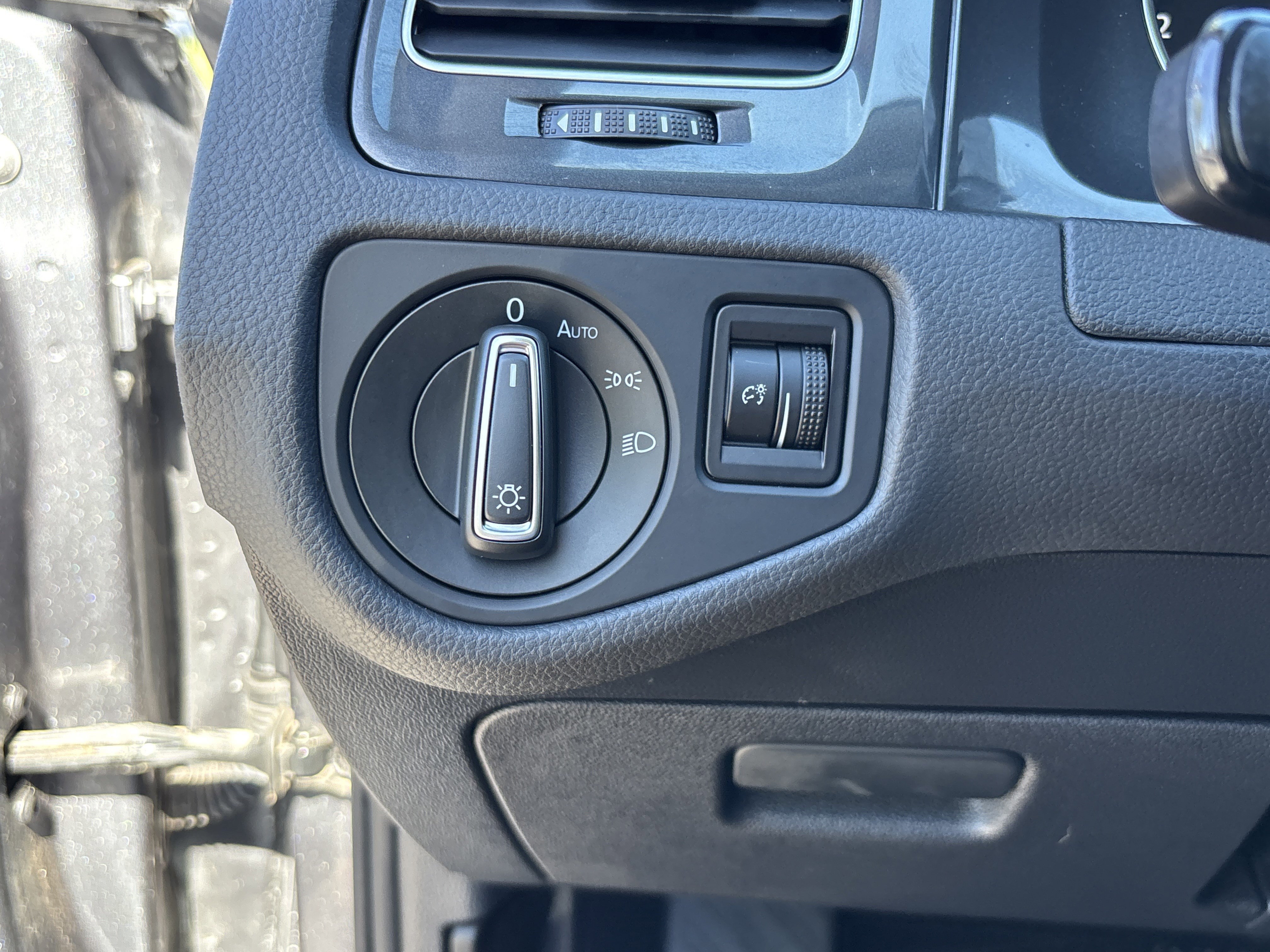 Used 2021 Volkswagen Golf 4-Door image 30