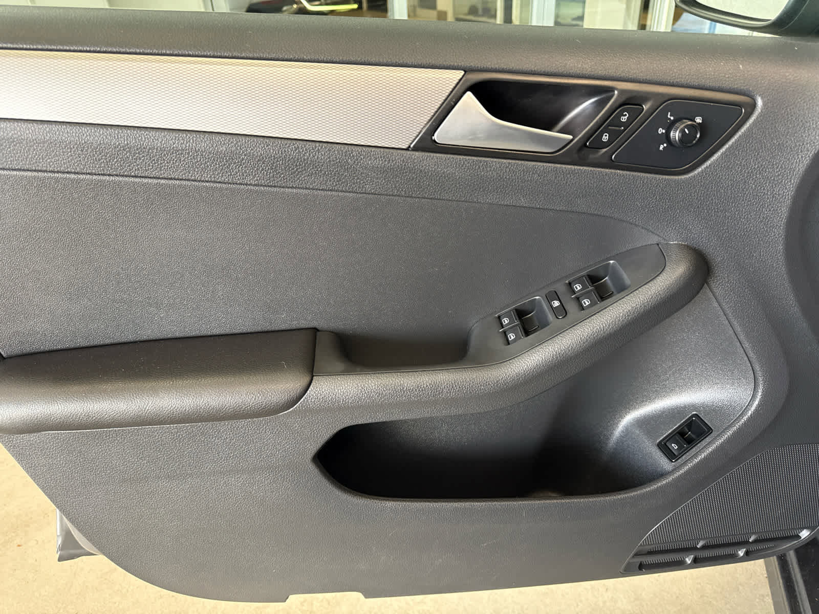 Used 2017 Volkswagen Jetta S FWD image 9