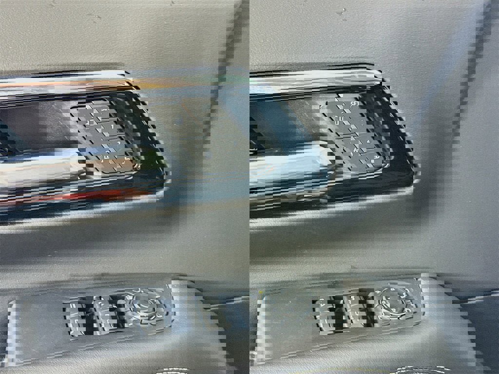 New 2025 Chevrolet Suburban Premier image 13