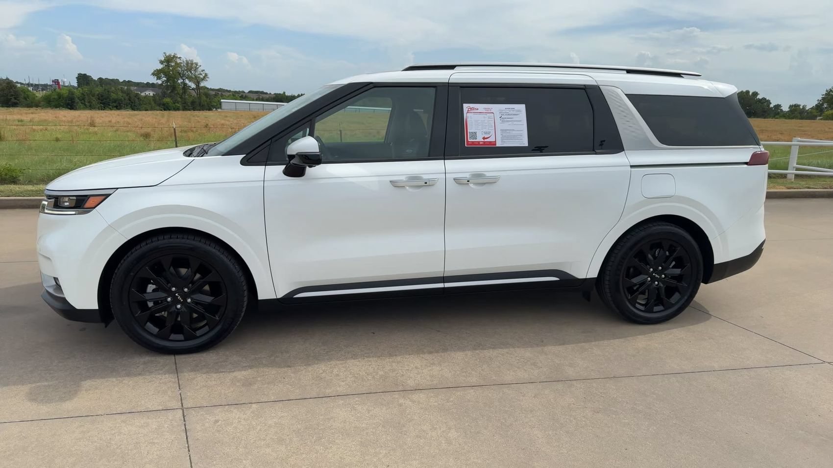 Used 2023 Kia Carnival SX Prestige FWD image 4