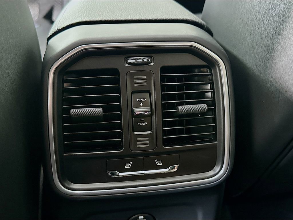 Certified 2025 Porsche Macan image 27