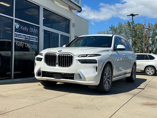 Used 2024 BMW X7 xDrive40i AWD/4WD image 3