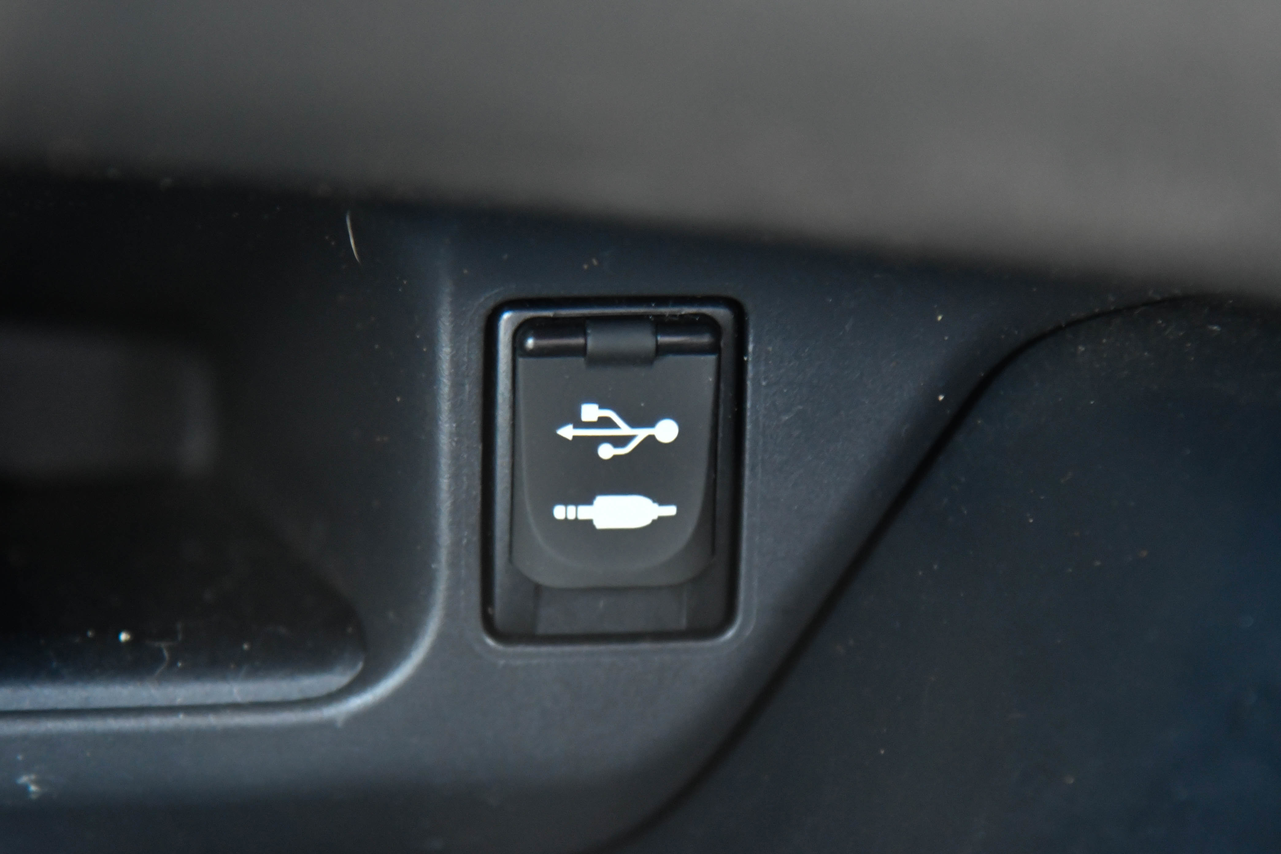 Used 2019 Toyota C-HR LE image 22