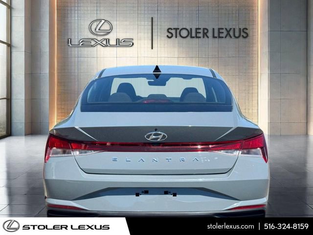 Used 2023 Hyundai Elantra SEL w/ Preferred Accessory Package FWD image 9