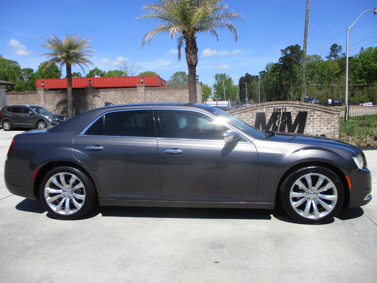 Used 2018 Chrysler 300 Limited w/ Safetytec Plus Group image 1