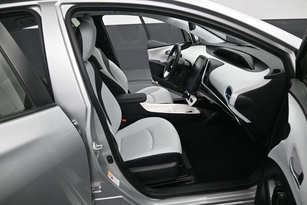 Certified 2018 Toyota Prius Four w/ Advanced Technology Package FWD image 34