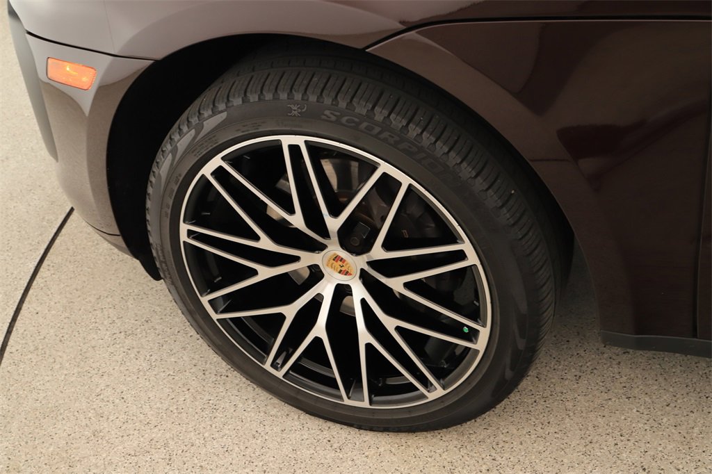 Used 2023 Porsche Macan Turbo image 31
