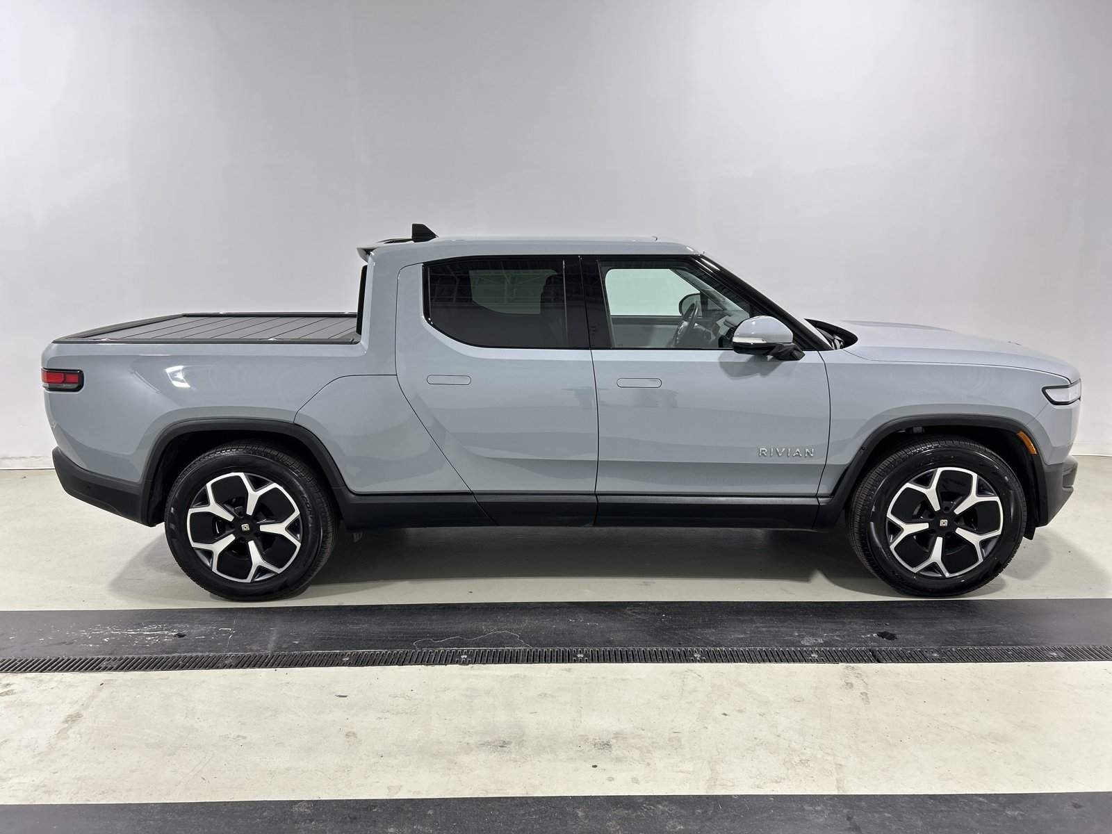 Used 2024 Rivian R1T Adventure Dual AWD/4WD image 6