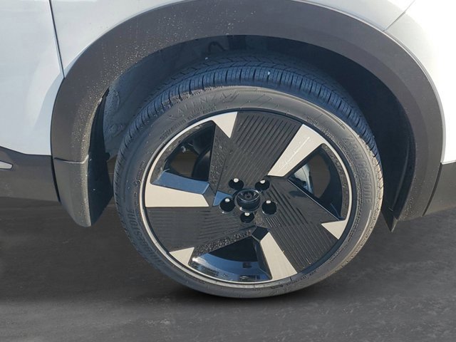 New 2026 Nissan Kicks SR image 8