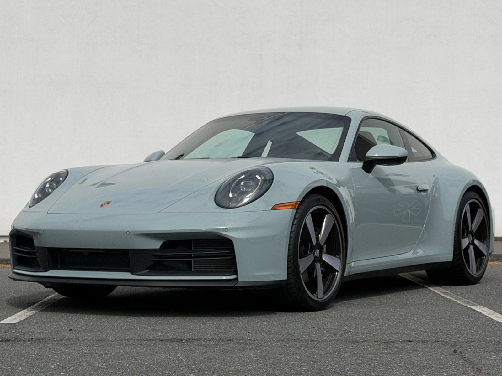 Used 2025 Porsche 911 Carrera RWD image 3