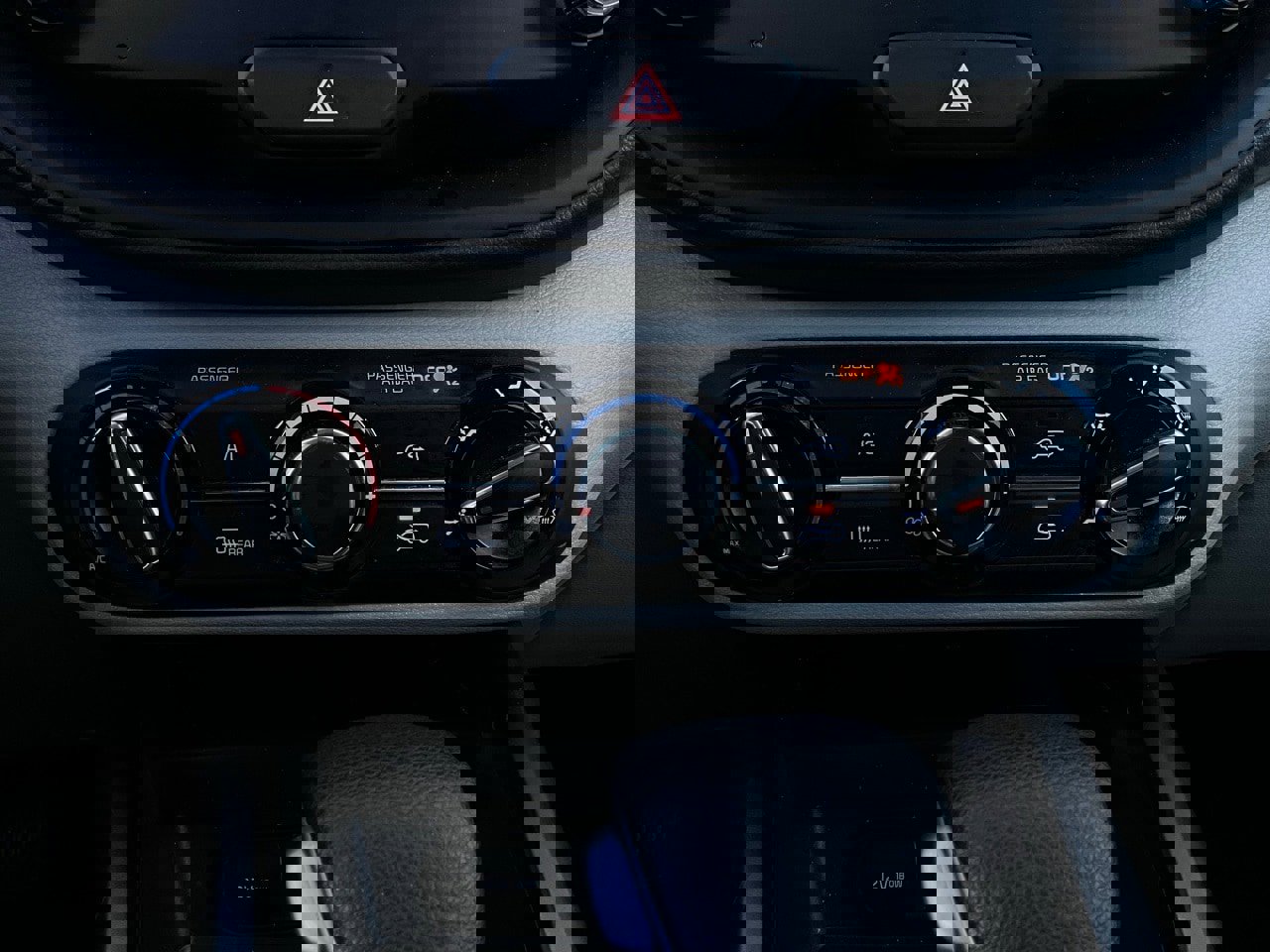 Used 2025 Kia Soul LX w/ LX Technology Package image 25