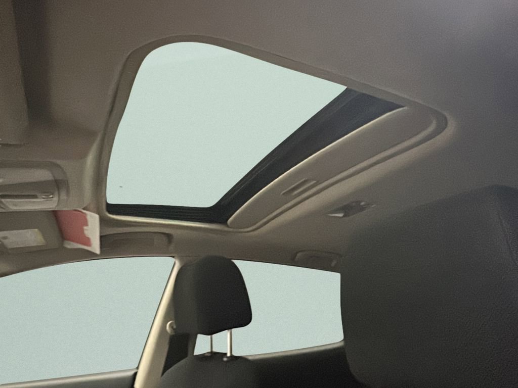 Used 2013 Nissan Rogue SV w/ Premium Pkg image 11