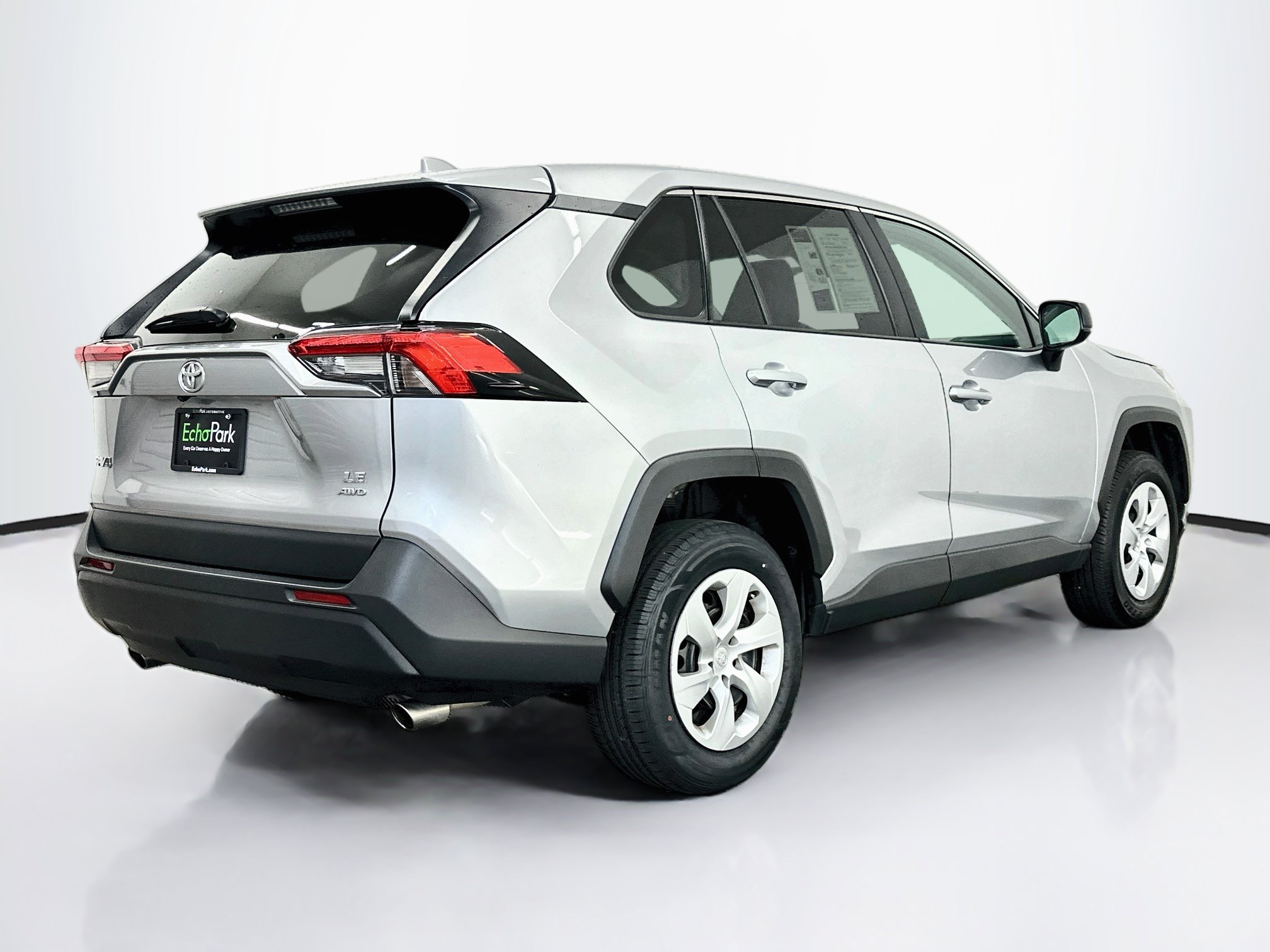 Used 2025 Toyota RAV4 LE AWD/4WD image 9