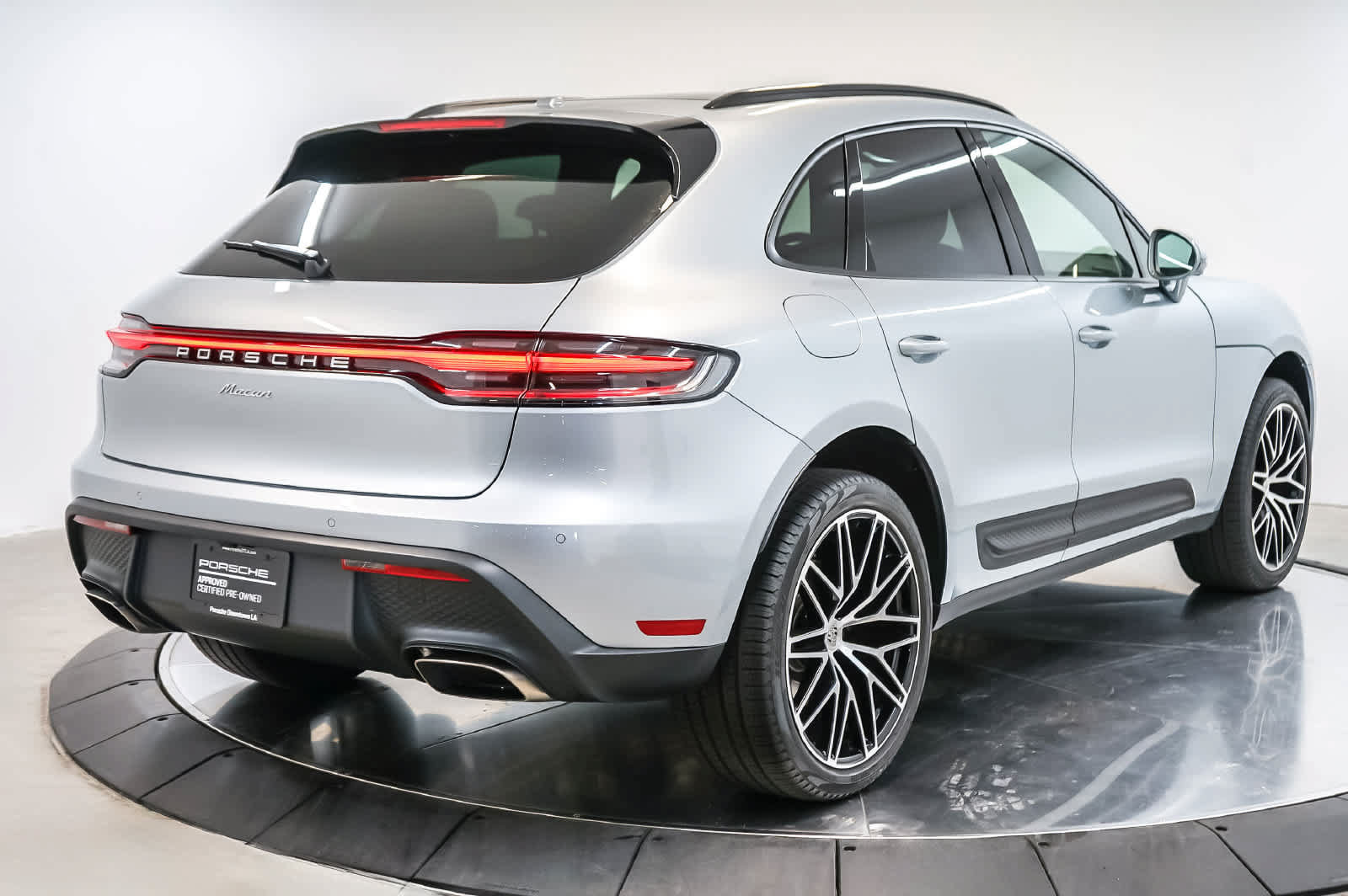 Certified 2026 Porsche Macan AWD/4WD image 7