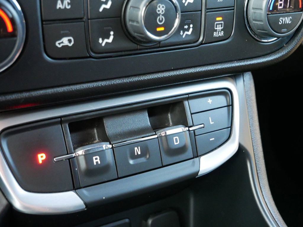 Used 2024 GMC Terrain SLT image 20