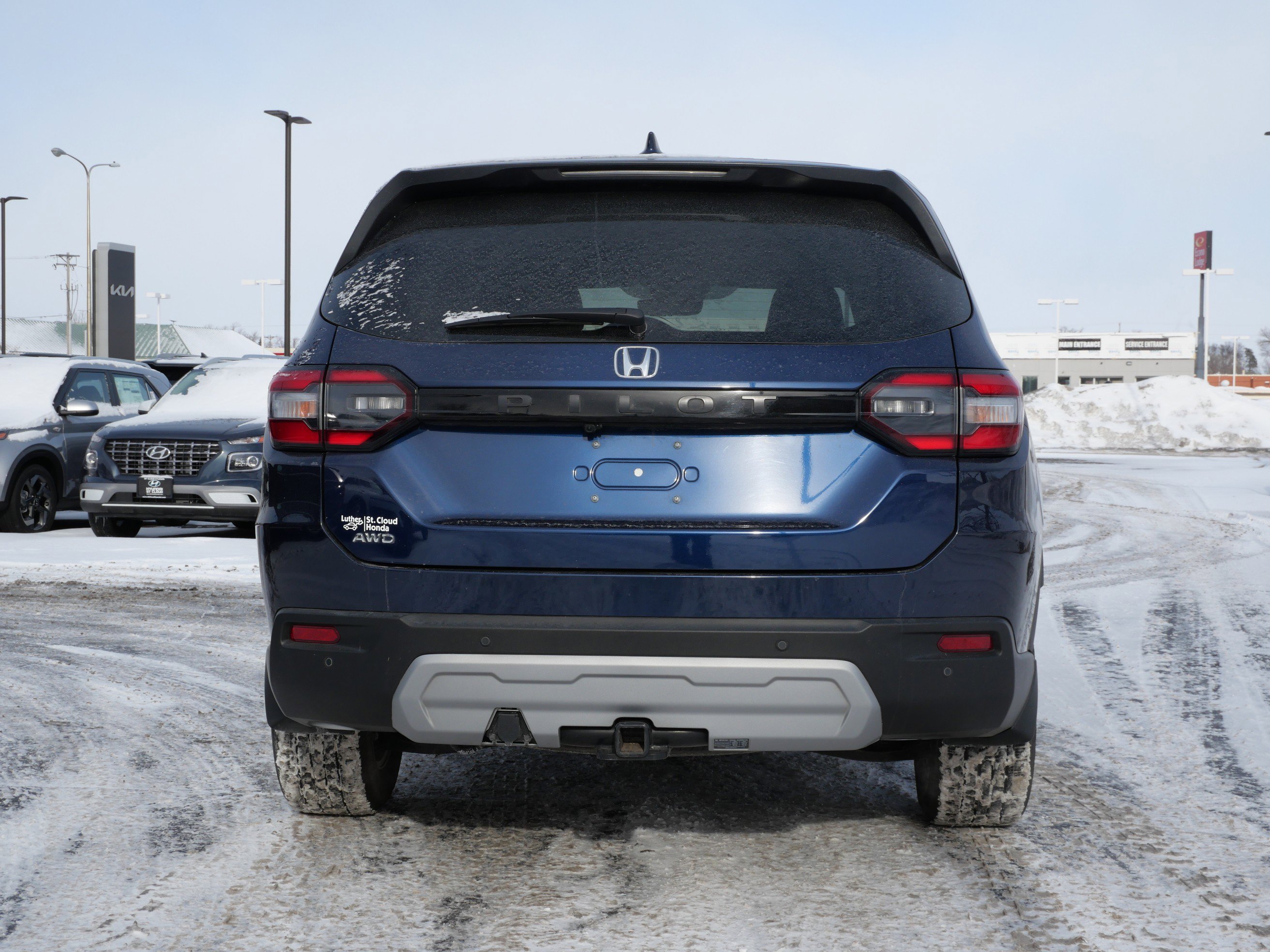 Used 2025 Honda Pilot EX-L image 4