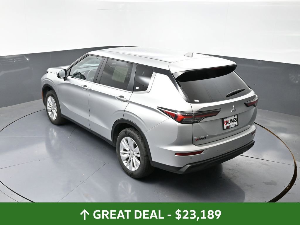 Used 2025 Mitsubishi Outlander ES image 46