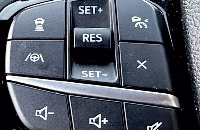 Used 2024 Ford Explorer Platinum w/ Technology Package AWD/4WD image 17