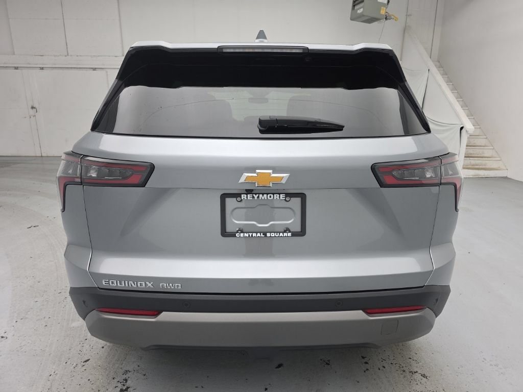 Used 2026 Chevrolet Equinox LT AWD/4WD image 11