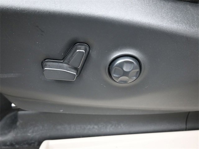 Used 2023 Chrysler Pacifica Touring-L image 31