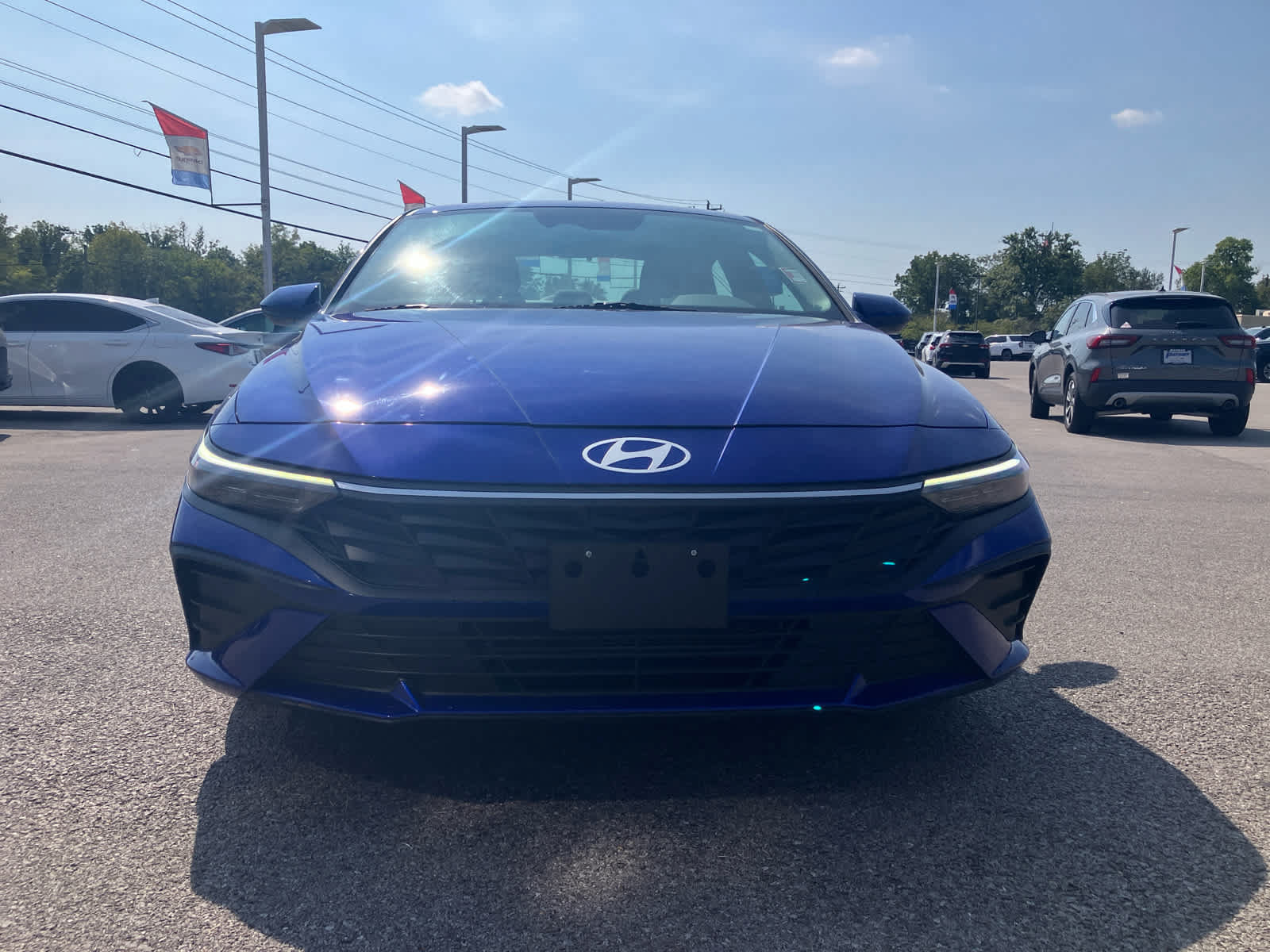 Used 2024 Hyundai Elantra SE FWD image 2