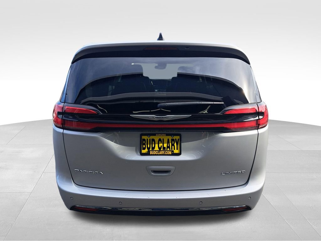 Used 2024 Chrysler Pacifica Limited FWD image 5