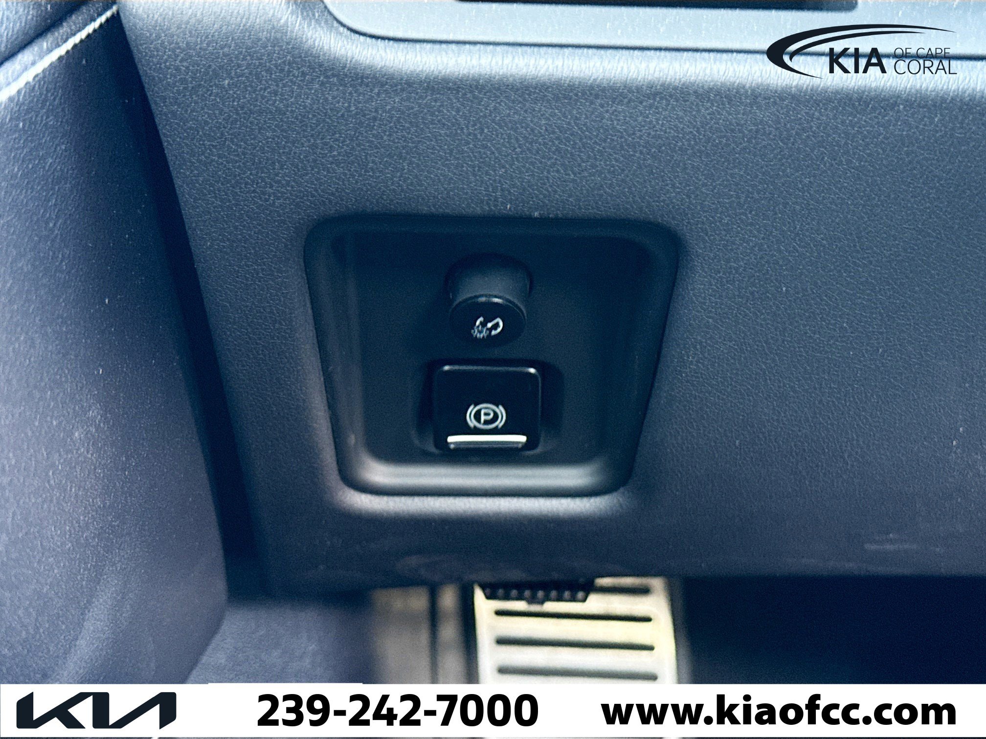 Used 2021 Chevrolet Corvette Stingray Convertible w/ 1LT image 30