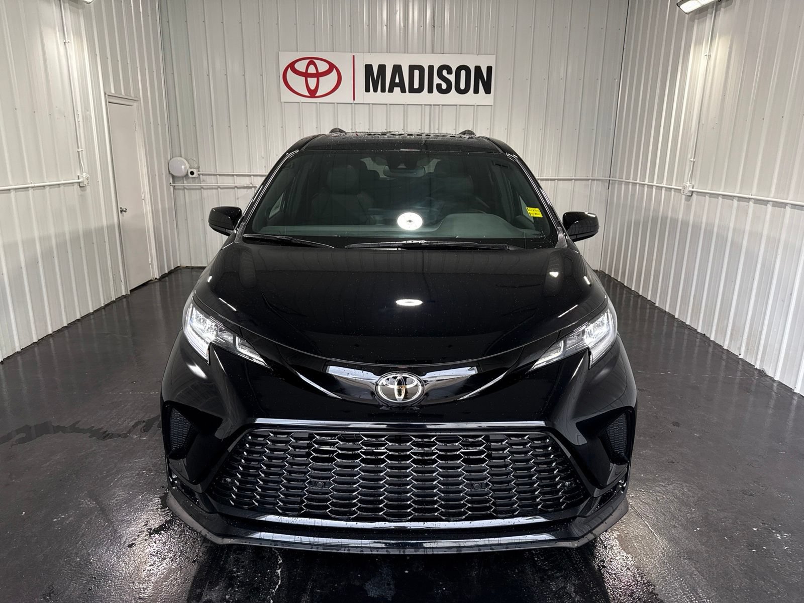 New 2026 Toyota Sienna XSE FWD image 5