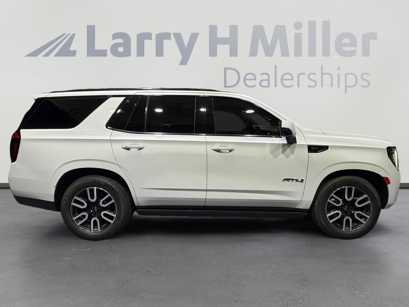 Used 2021 GMC Yukon AT4 w/ AT4 Premium Plus Package AWD/4WD image 6