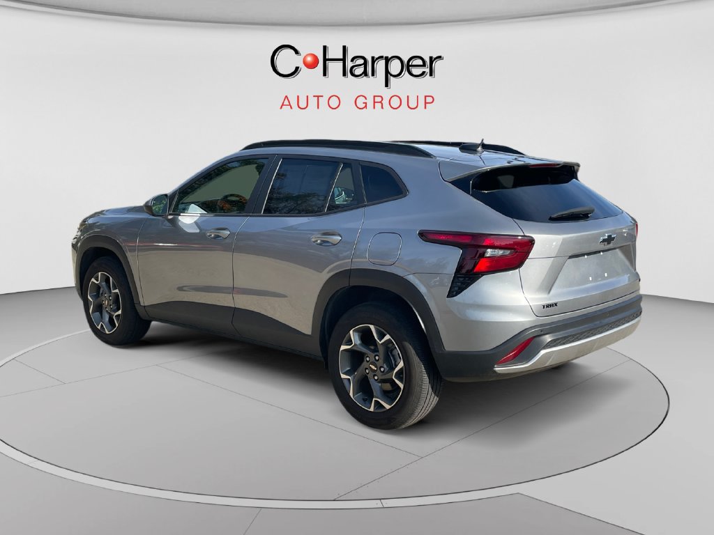 Used 2025 Chevrolet Trax LT w/ Driver Confidence Package FWD image 5