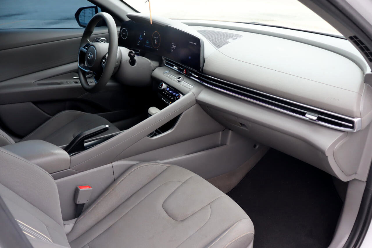 Used 2024 Hyundai Elantra SEL image 26