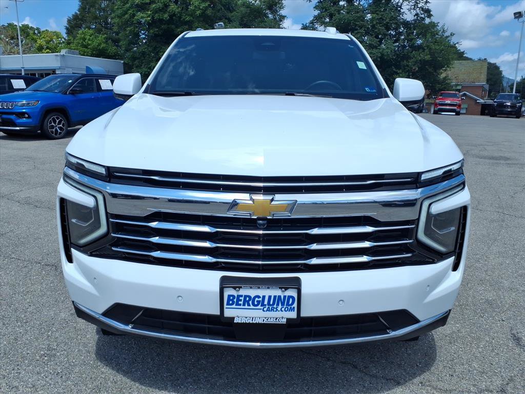 Used 2025 Chevrolet Suburban LT AWD/4WD image 9
