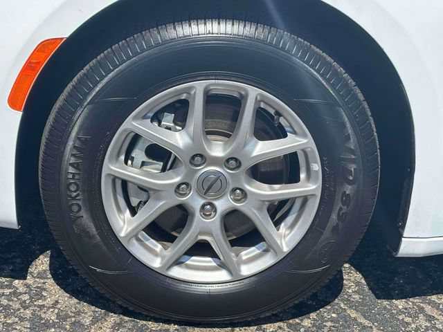 Used 2024 Chrysler Pacifica Touring-L FWD image 30