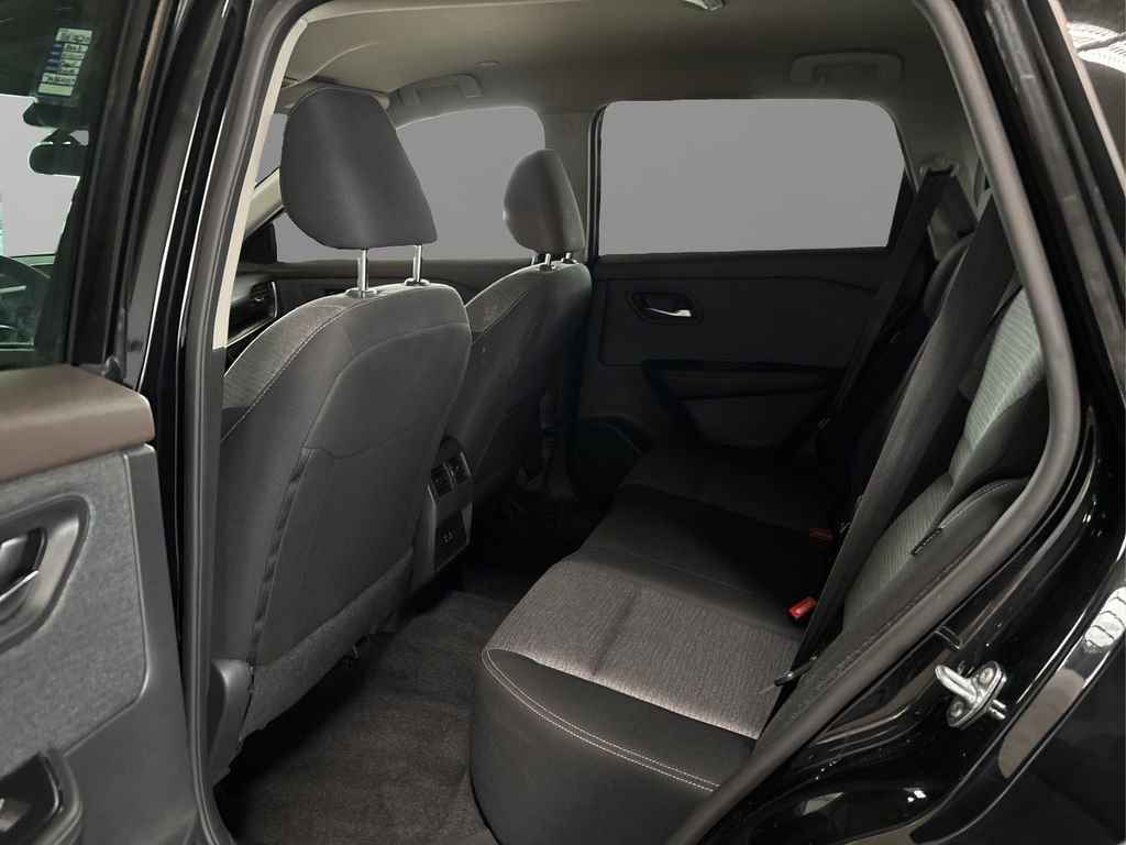 Used 2023 Nissan Rogue SV image 10