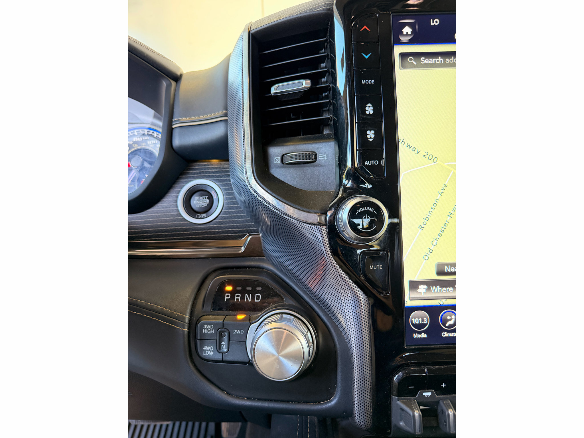Used 2020 RAM 2500 Limited AWD/4WD image 9