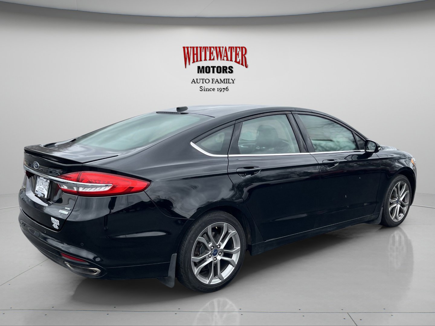 Used 2017 Ford Fusion SE w/ Equipment Group 201A FWD image 5