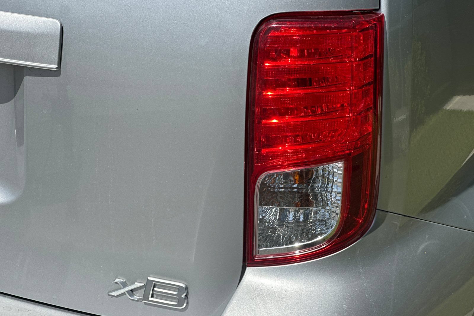 Used 2015 Scion xB FWD image 34