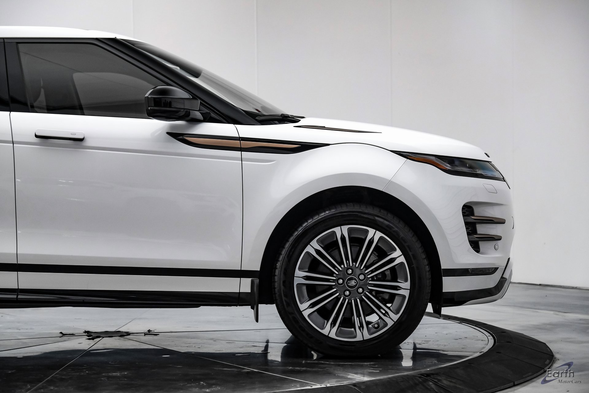 Used 2024 Land Rover Range Rover Evoque Dynamic SE image 18